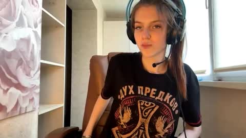 Hi Im Aria 18 years old online show from October 1, 2025, 2:12 pm