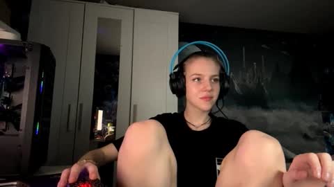 Hi Im Aria 18 years old online show from October 12, 2025, 12:15 pm