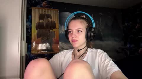 Hi Im Aria 18 years old online show from November 12, 2025, 12:38 pm