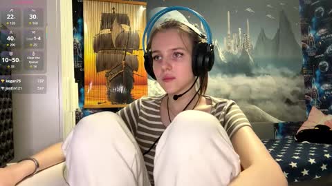 Hi Im Aria 18 years old online show from November 27, 2025, 1:24 pm