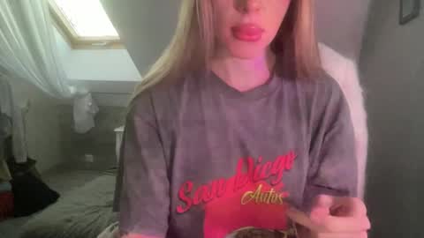 Snapshot of meloodiesweet chatting on February 3, 2026, 2:55 pm Melodie Sweet online show from February 3, 2026, 2:55 pm