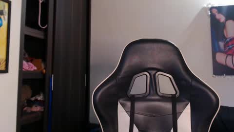 Snapshot of mely_roussex chatting on March 2, 2025, 11:39 am mely online show from March 2, 2025, 11:39 am