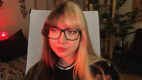 Mia online show from October 29, 2025, 2:52 pm