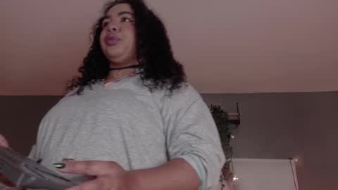  Memphis Williams  online show from November 11, 2025, 2:44 am