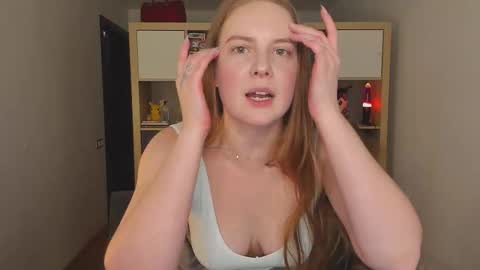 Snapshot of meow_k1tty chatting on November 19, 2025, 1:55 pm Flora Next stream November 17th at 6 GMT online show from November 19, 2025, 1:55 pm