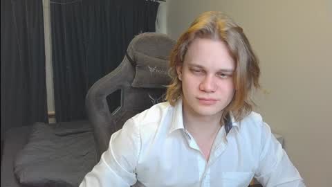 Snapshot of meow_mickey chatting on December 3, 2024, 8:05 am Mickey online show from December 3, 2024, 8:05 am