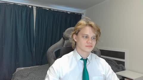 Snapshot of meow_mickey chatting on December 16, 2024, 5:17 am Mickey online show from December 16, 2024, 5:17 am