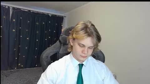 Snapshot of meow_mickey chatting on December 28, 2024, 4:51 am Mickey online show from December 28, 2024, 4:51 am
