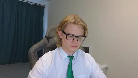 Snapshot of meow_mickey chatting on January 31, 2025, 4:47 am Mickey online show from January 31, 2025, 4:47 am