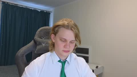 Snapshot of meow_mickey chatting on February 1, 2025, 5:18 am Mickey online show from February 1, 2025, 5:18 am