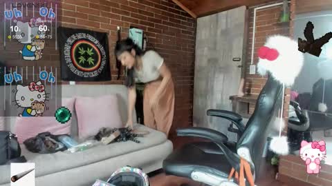 Snapshot of meow_mota chatting on October 7, 2025, 8:50 pm Valentina online show from October 7, 2025, 8:50 pm