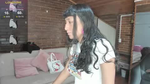 Snapshot of meow_mota chatting on November 3, 2025, 8:10 pm Valentina online show from November 3, 2025, 8:10 pm