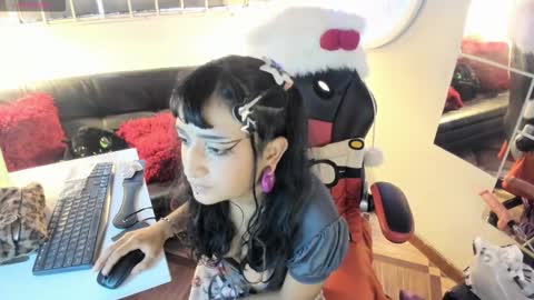 Snapshot of meow_mota chatting on November 6, 2025, 1:34 pm Valentina online show from November 6, 2025, 1:34 pm