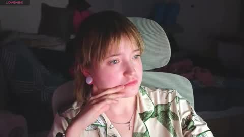 meowme online show from December 1, 2025, 2:55 pm