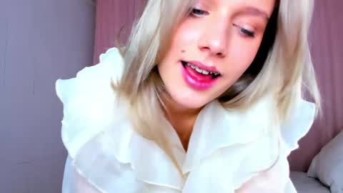 Lilu online show from October 22, 2025, 2:23 am