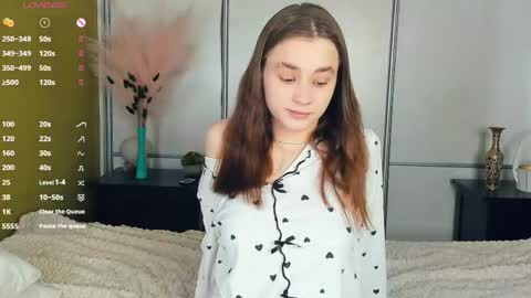 Julie online show from April 30, 2026, 9:15 am