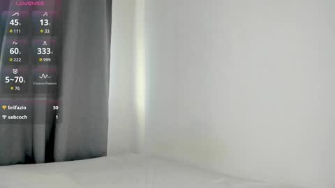 mercedescutee online show from December 19, 2025, 12:45 pm