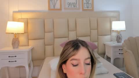 Snapshot of meredit_lane chatting on December 11, 2024, 3:02 am online show from December 11, 2024, 3:02 am