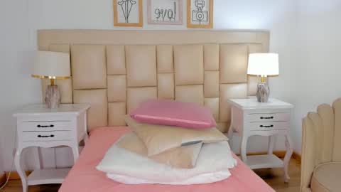 Snapshot of meredit_lane chatting on December 21, 2024, 3:03 am online show from December 21, 2024, 3:03 am