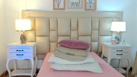 Snapshot of meredit_lane chatting on February 13, 2025, 2:56 am online show from February 13, 2025, 2:56 am