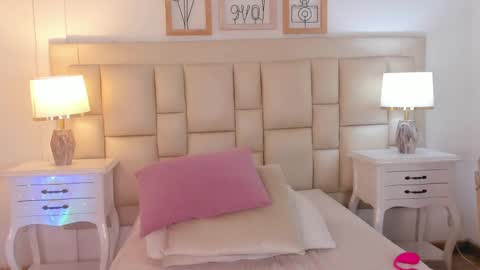 Snapshot of meredit_lane chatting on March 1, 2025, 6:35 am online show from March 1, 2025, 6:35 am