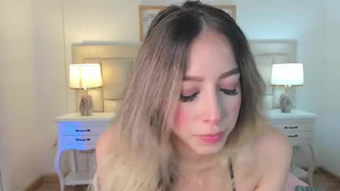 Snapshot of meredit_lane chatting on March 9, 2025, 3:32 am online show from March 9, 2025, 3:32 am