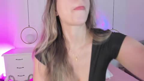 Snapshot of meredit_lane chatting on October 28, 2025, 7:16 pm online show from October 28, 2025, 7:16 pm