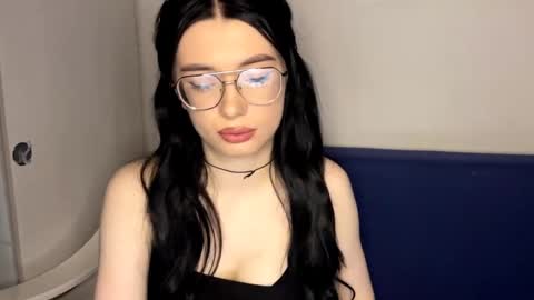 Snapshot of mereditheurich chatting on April 7, 2026, 3:23 pm Alice online show from April 7, 2026, 3:23 pm