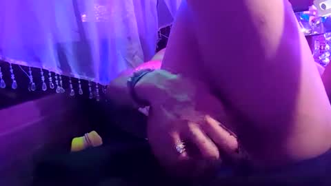 Snapshot of merelyalover chatting on November 4, 2025, 4:33 am gurlnips online show from November 4, 2025, 4:33 am