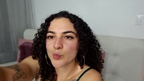 Merida Bell online show from February 5, 2026, 1:43 am