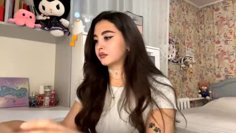 Enni online show from November 20, 2025, 5:56 pm