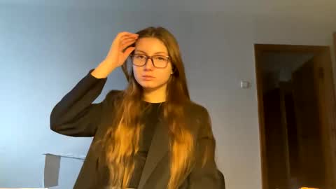 Joan  online show from December 5, 2025, 10:35 am