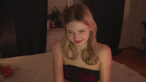 Snapshot of mermaids_ chatting on December 21, 2024, 11:45 pm Lara OFFLINE online show from December 21, 2024, 11:45 pm