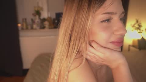 Snapshot of mermaids_ chatting on December 31, 2024, 12:32 am Lara OFFLINE online show from December 31, 2024, 12:32 am
