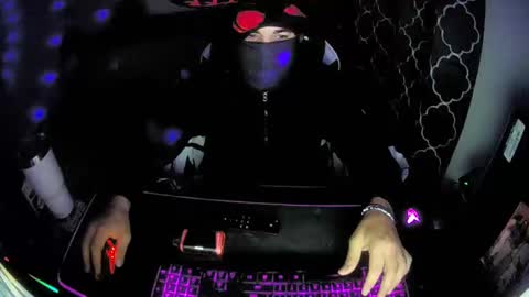 Snapshot of mesmereyes chatting on December 17, 2024, 9:50 am mesmereyes online show from December 17, 2024, 9:50 am