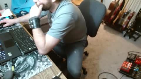 metalsharkk online show from March 3, 2025, 6:37 am