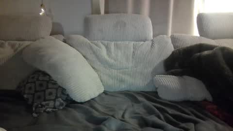 mew online show from May 17, 2026, 12:52 am