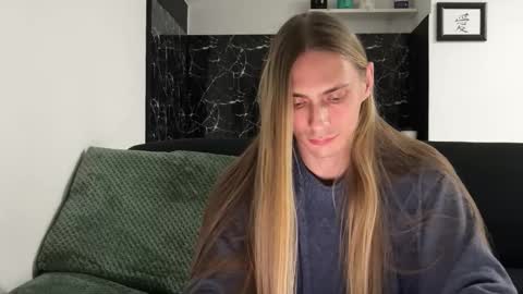 Snapshot of mi_chyort chatting on February 1, 2026, 6:06 pm Misha online show from February 1, 2026, 6:06 pm