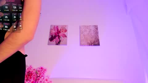 Mia online show from May 21, 2026, 5:42 pm