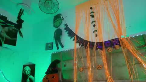 Emi online show from October 17, 2025, 7:27 pm