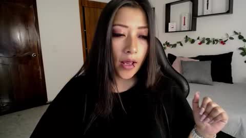 Mia zoe online show from October 24, 2025, 2:35 pm