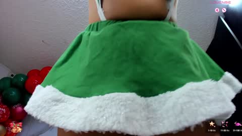 Snapshot of mia_18v chatting on December 31, 2024, 5:40 pm Violett online show from December 31, 2024, 5:40 pm