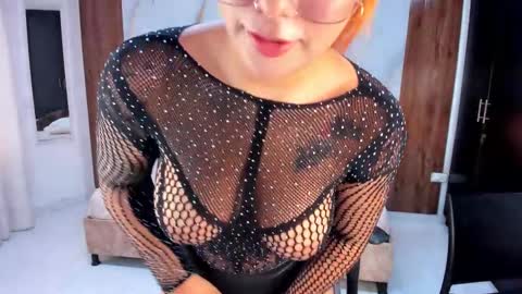 Snapshot of mia_18v chatting on March 5, 2025, 9:48 pm Violett online show from March 5, 2025, 9:48 pm