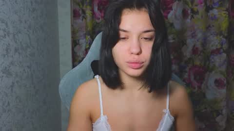 Snapshot of mia___lunaa chatting on November 2, 2025, 4:04 am Mia online show from November 2, 2025, 4:04 am