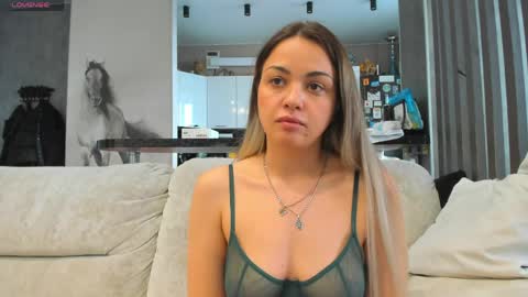 Snapshot of mia___mur chatting on May 6, 2026, 2:51 am Mia online show from May 6, 2026, 2:51 am
