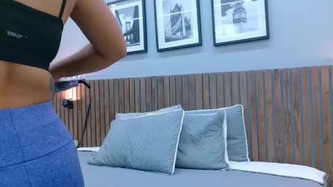 Mia Bellefort online show from February 23, 2026, 8:28 pm