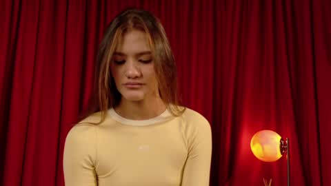 Mia Benett  online show from April 29, 2026, 3:38 pm