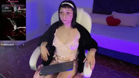 Snapshot of mia_bloom2 chatting on February 9, 2026, 5:00 am mia online show from February 9, 2026, 5:00 am