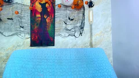 Mia  online show from November 4, 2025, 12:04 pm