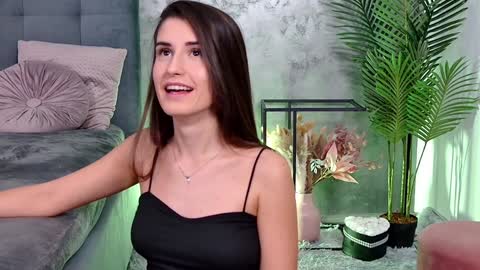 Snapshot of mia_carter99 chatting on December 6, 2024, 10:08 pm Freya Allen online show from December 6, 2024, 10:08 pm